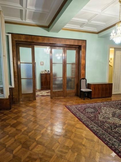 Apartament cu 4 camere semidecomandat, mobilat în Central