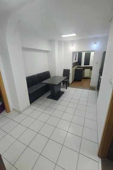 Garsonieră decomandată în Păcii