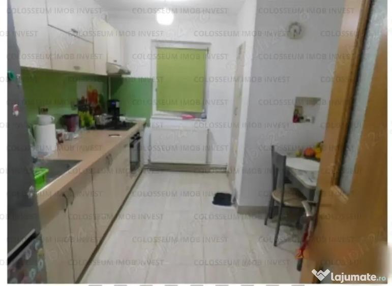 Apartament cu 3 camere decomandat în Florilor