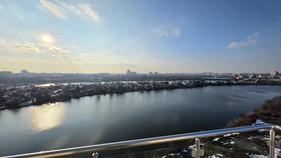 APARTAMENT CU TERASA GENEROASA SI VEDERE UNICA CATRE LAC - 1