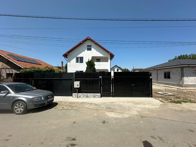 Casă individuală cu 7 camere cu Canalizare în Poarta Albă