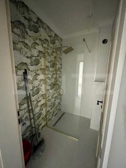 Apartament cu 3 camere decomandat în Sud