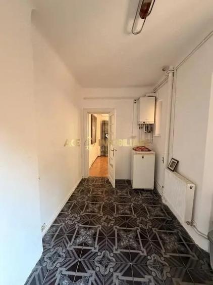 Birou, de 82 mp, în Unirii