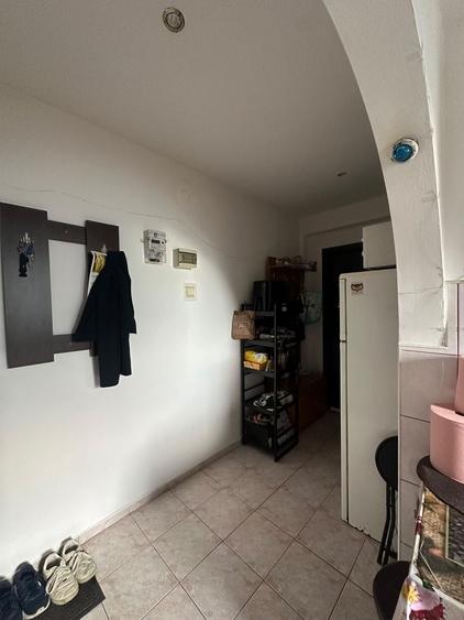 Apartament cu 2 camere semidecomandat în Podu Roș