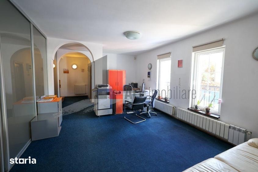 Casă cu 6 camere cu Teren 74 Mp în Domenii