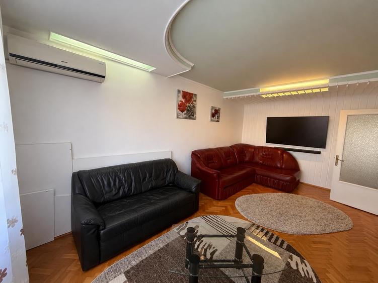 Apartament cu 3 camere decomandat, mobilat în Nicolina