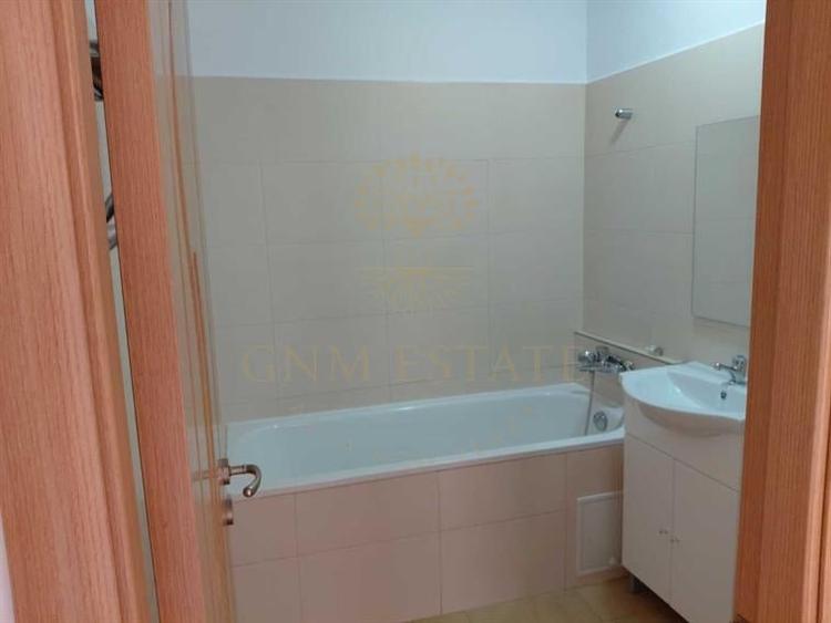 Apartament cu 3 camere semidecomandat în Tineretului