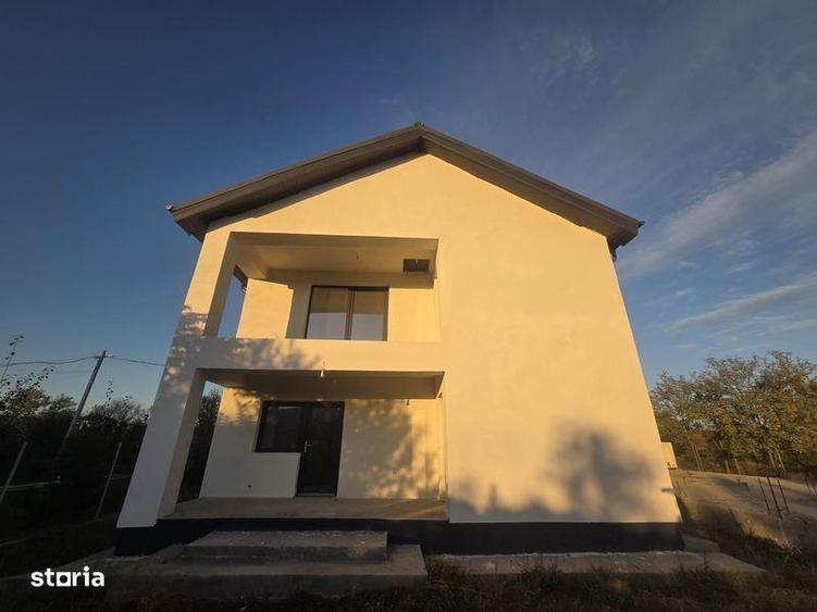 Casă cu 4 camere cu Teren 248 Mp în Costești
