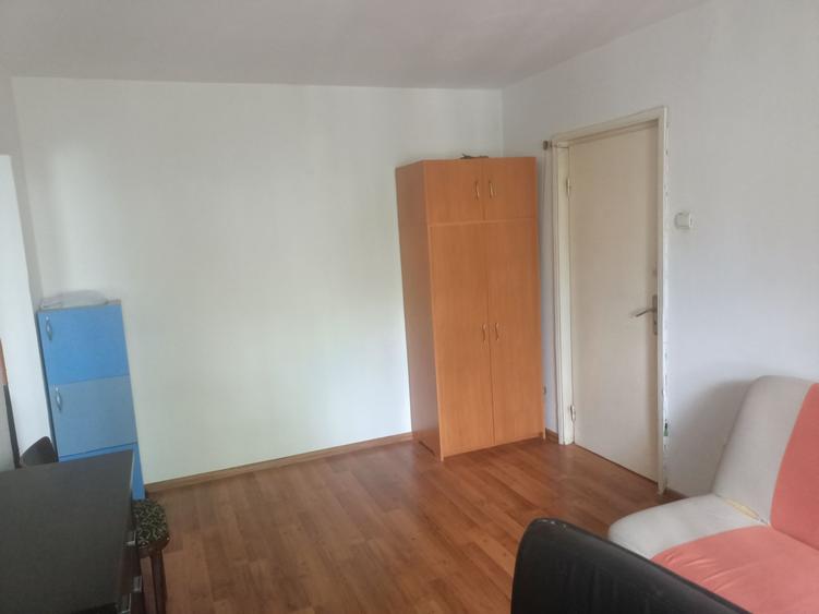 Apartament cu 2 camere semidecomandat în Florești