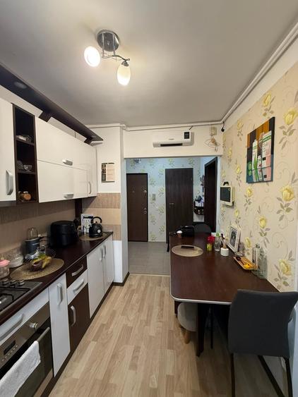 Apartament cu 3 camere decomandat în Gojdu