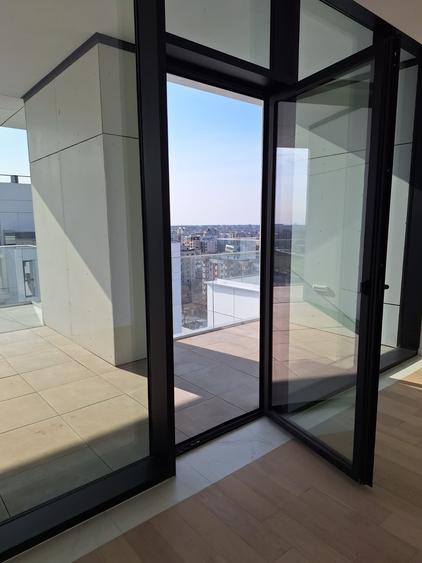 Penthouse cu 4 camere semidecomandat în Cotroceni