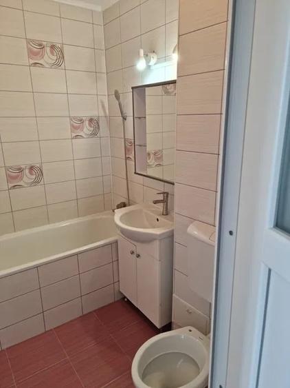 Apartament cu 2 camere semidecomandat, mobilat în 1 Mai