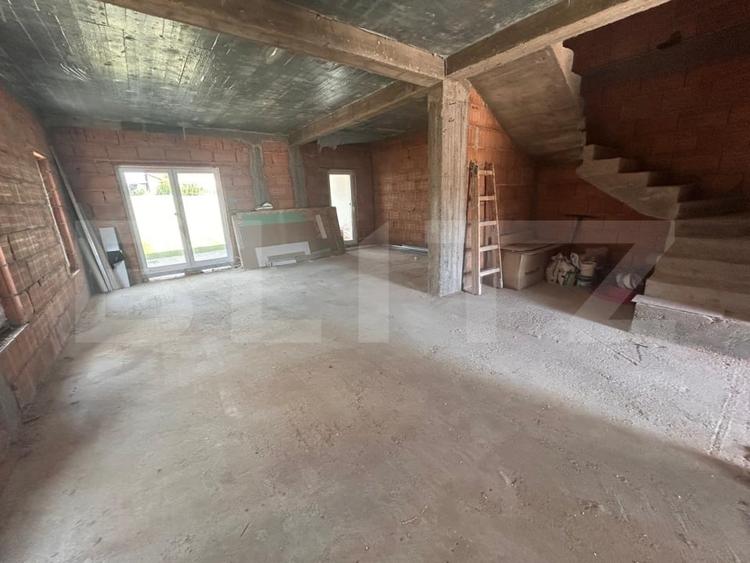 Duplex cu 5 camere cu Canalizare în Dumbrăvița