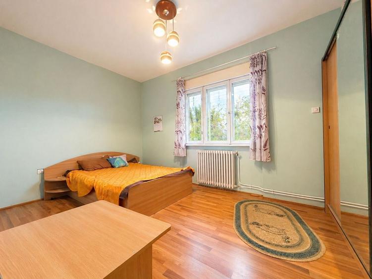 Apartament cu 4 camere decomandat, mobilat în Central
