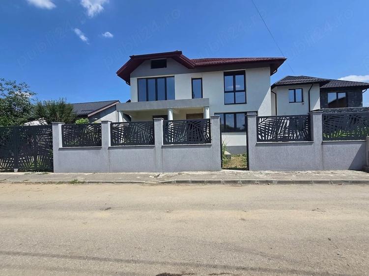 Casă cu 6 camere cu Teren 383 Mp în Dobroești