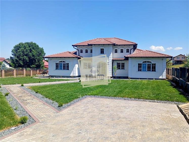 Casă individuală cu 5 camere cu Teren 800 Mp în Exterior Sud