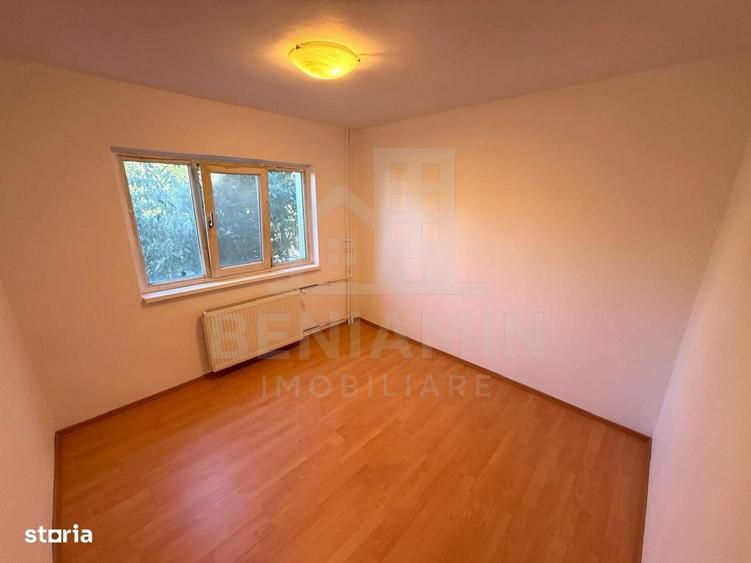 Apartament cu 3 camere decomandat în Valea Rosie
