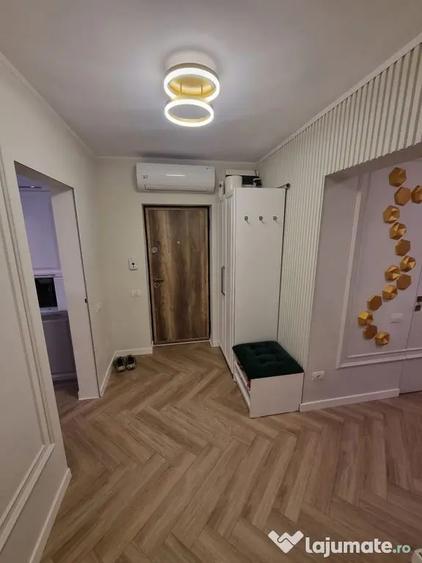 Apartament cu 3 camere decomandat, mobilat în Faleza Nord