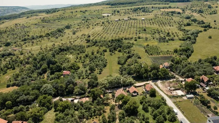 Teren de 3382 mp, în Corușu