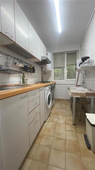 Apartament cu 2 camere semidecomandat, mobilat în Pajura