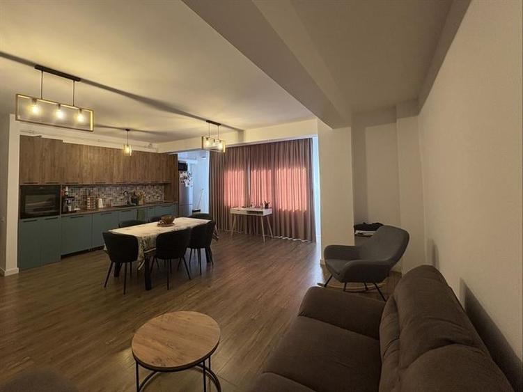 Apartament cu 2 camere, mobilat în Central