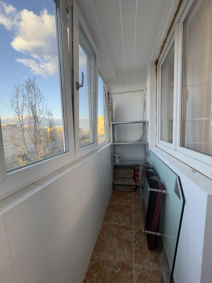 Apartament cu 3 camere semidecomandat în Drumul Taberei