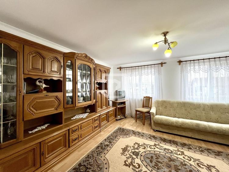Casă individuală cu 7 camere cu Canalizare în Periferie