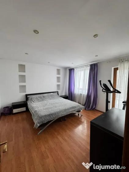 Casă cu 12 camere cu Teren 321 Mp în George Enescu