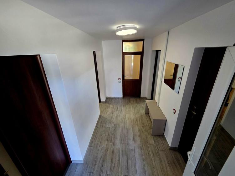 Casă cu 4 camere cu Teren 680 Mp în Central