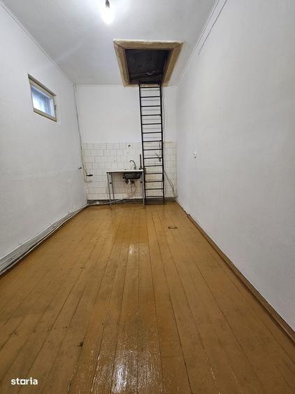 Casă cu 4 camere cu Teren 999 Mp în Crângului