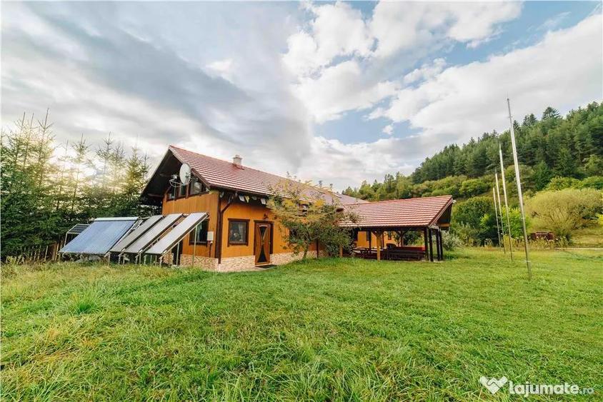 Casă cu 12 camere cu Teren 19841 Mp în Vale