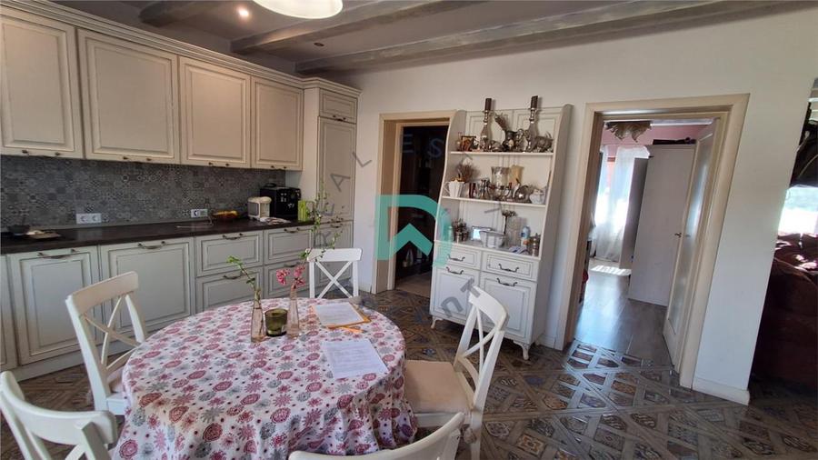 Apartament cu 5 camere decomandat, mobilat în Sub Arini