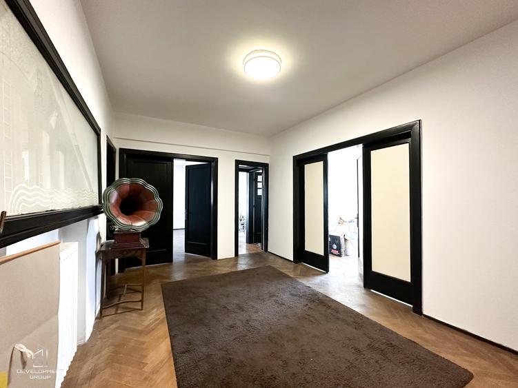 Apartament cu 4 camere decomandat în Armeneasca