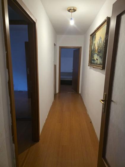 Apartament cu 4 camere decomandat în Apusului