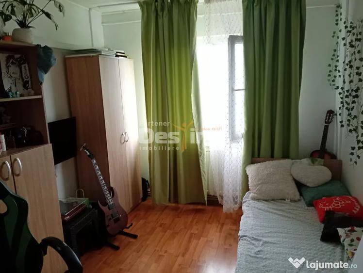 Apartament decomandat 3 camere, cartier Rovine - 4