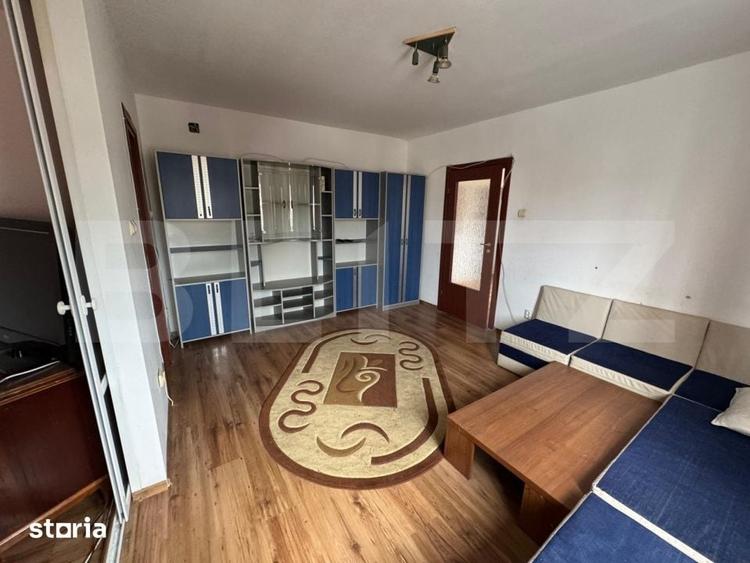 Apartament cu 3 camere semidecomandat în Cetate