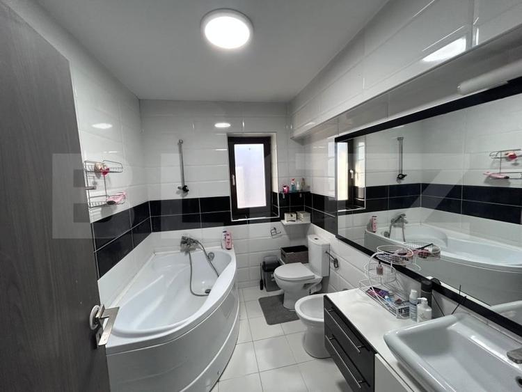 Casă individuală cu 4 camere cu Canalizare în Exterior Est