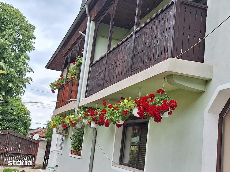 Casă cu 5 camere cu Teren 280 Mp în Central