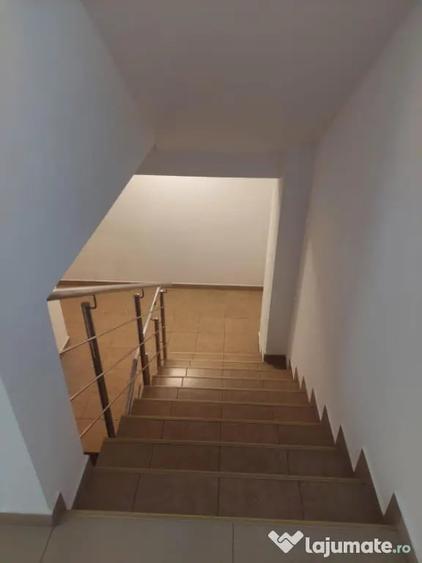 Spațiu comercial, de 84 mp, în Sărari