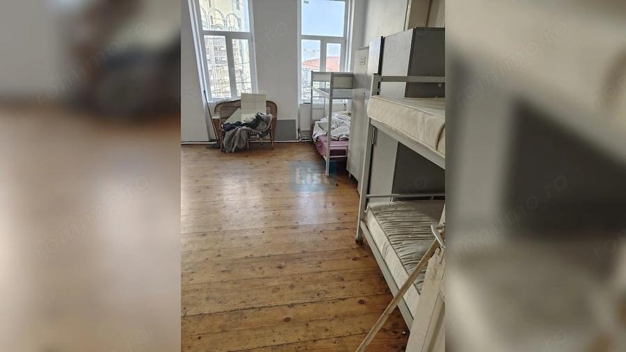 Casă cu 15 camere cu Teren 300 Mp în Central