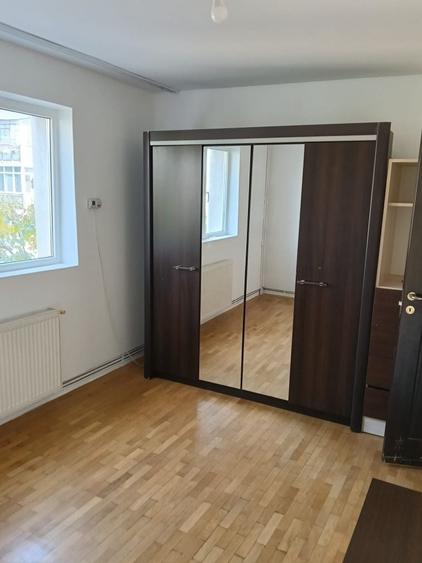 Apartament cu 2 camere semidecomandat în Micro 4