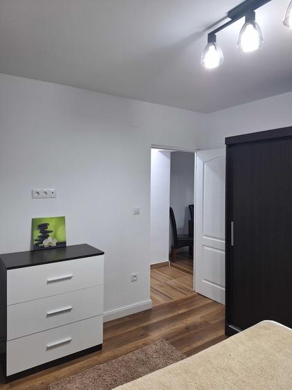 Apartament cu 3 camere decomandat în Aleea Trandafirilor