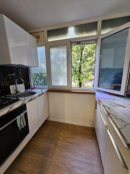 Apartament cu 3 camere semidecomandat în Sebastian