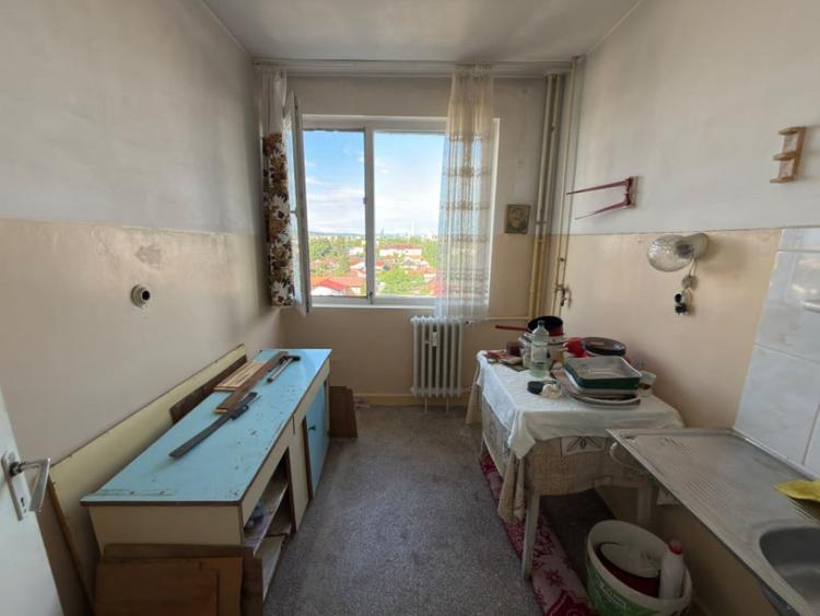Apartament cu 3 camere semidecomandat în Andrei Mureșanu