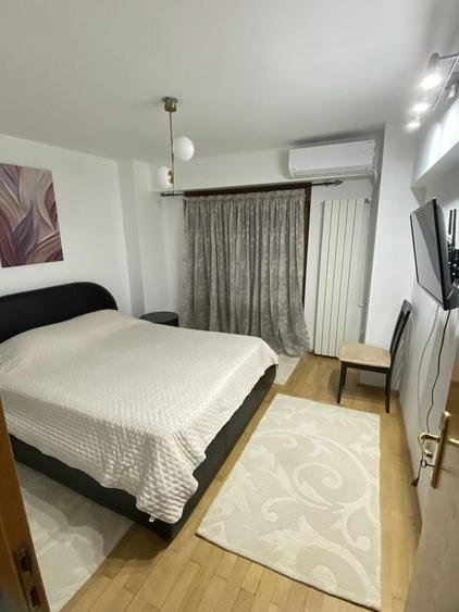 Apartament cu 3 camere decomandat în Panduri