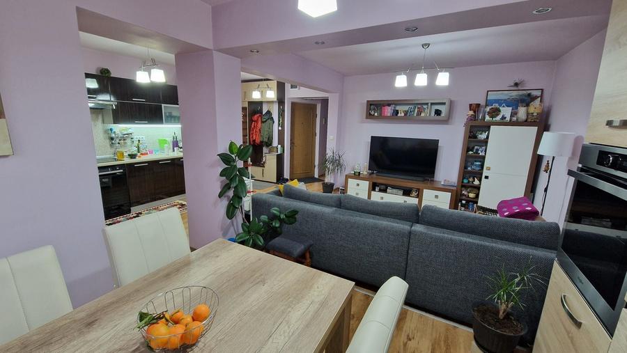 Apartament cu 3 camere în Nufărul