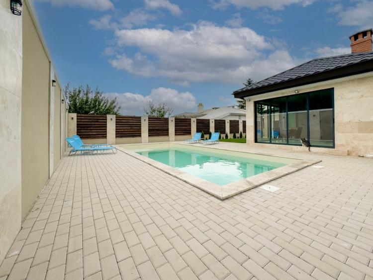 Casă individuală cu 4 camere cu Piscina în Valu lui Traian