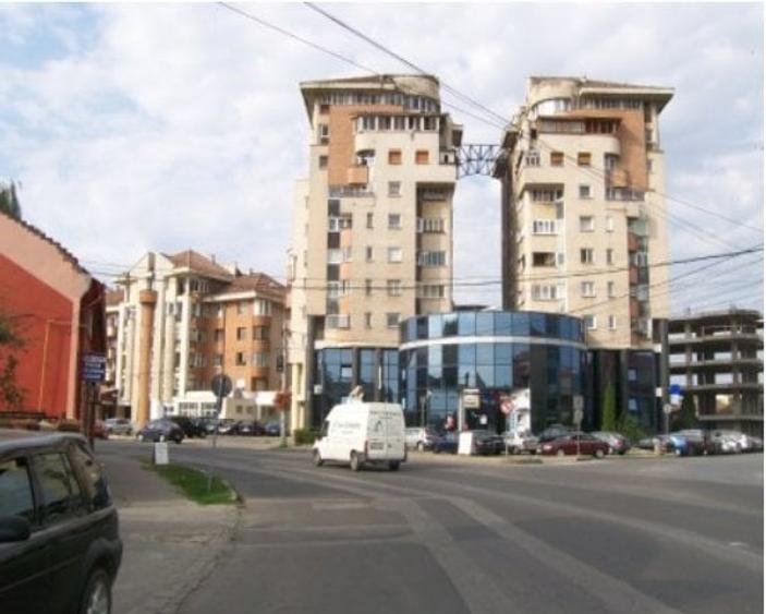 Birou, de 2,280 mp, în Central