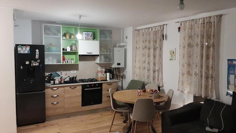 Apartament cu 3 camere decomandat în Astra