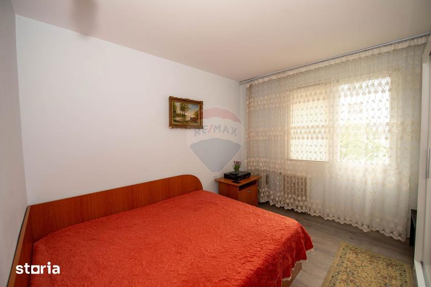 Apartament cu 3 camere decomandat, mobilat în Titan